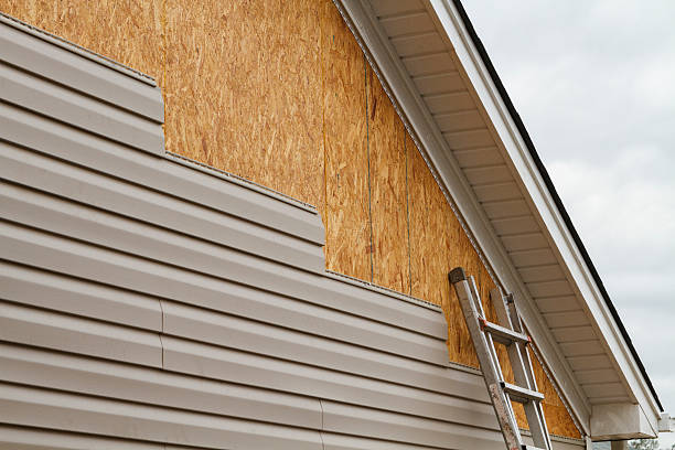 Professional Siding Repair technician working in Middlebranch, OH